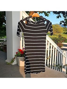 ACEMI striped bodycon cold shoulder dress